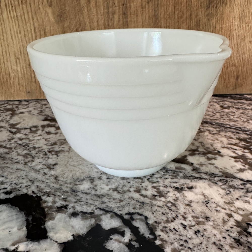 Vintage Pyrex Hamilton Beach White Milk Glass With Spout Mixing Bowl #3